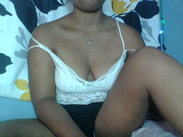 Miarizou live cam on BongaCams