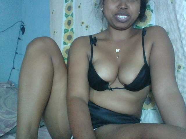 Miarizou live cam on BongaCams