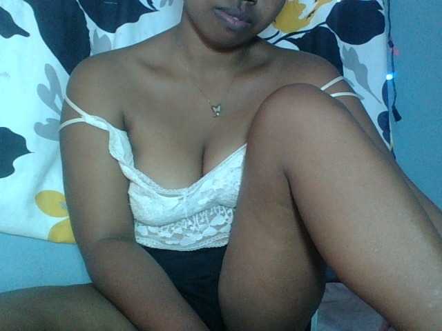 Miarizou live cam on BongaCams