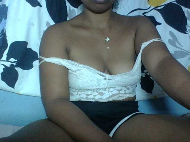 Miarizou live cam on BongaCams
