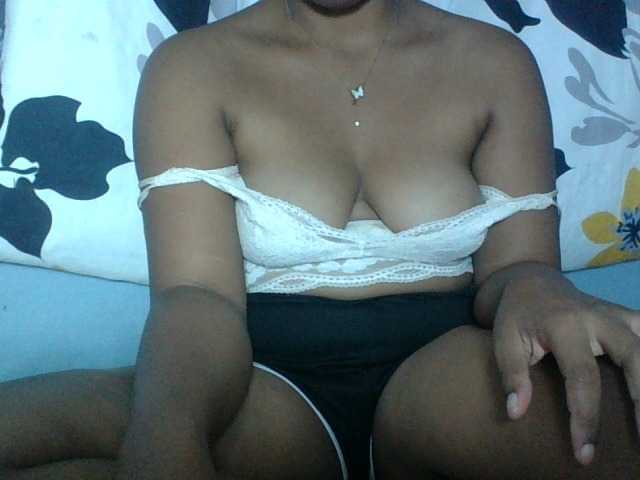Miarizou live cam on BongaCams