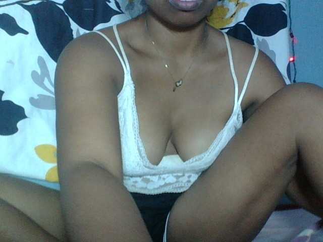Miarizou live cam on BongaCams