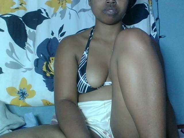 Miarizou live cam on BongaCams