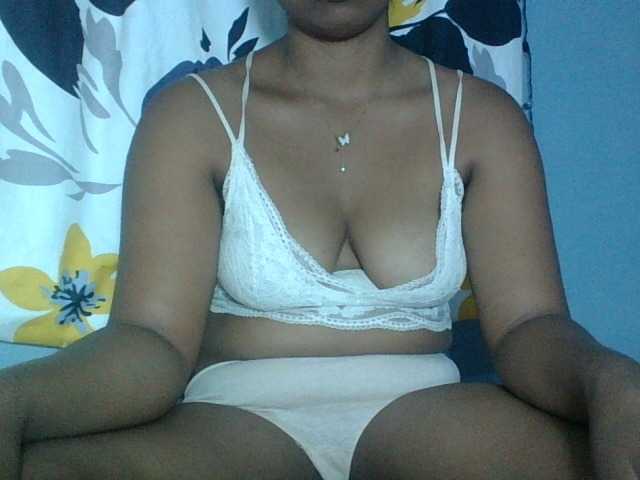 Miarizou live cam on BongaCams