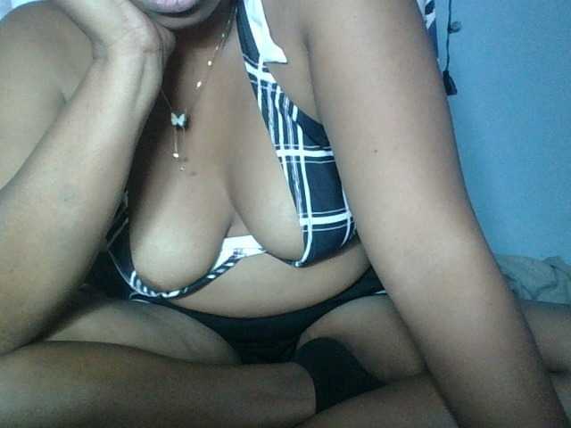 Miarizou live cam on BongaCams