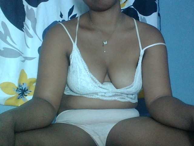 Miarizou live cam on BongaCams