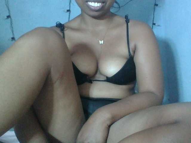 Miarizou live cam on BongaCams