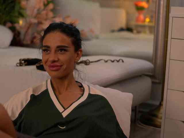 ArinaRhodes Live Webcam on BongaCams