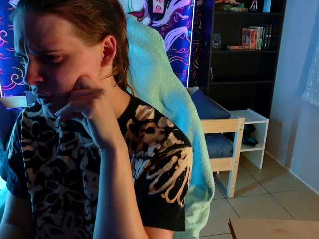KIKIKrash live cam on BongaCams