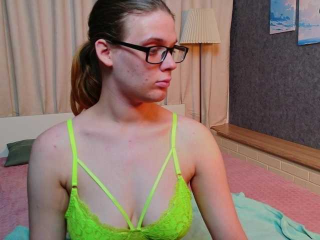 KIKIKrash live cam on BongaCams