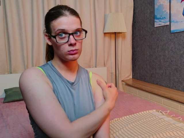 KIKIKrash live cam on BongaCams