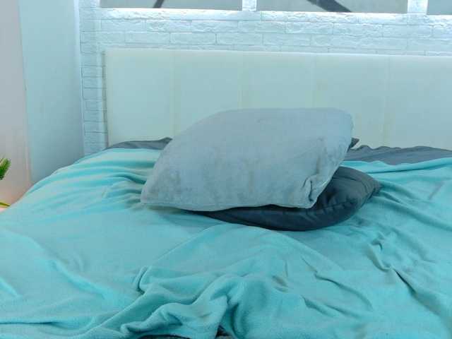 KIKIKrash live cam on BongaCams