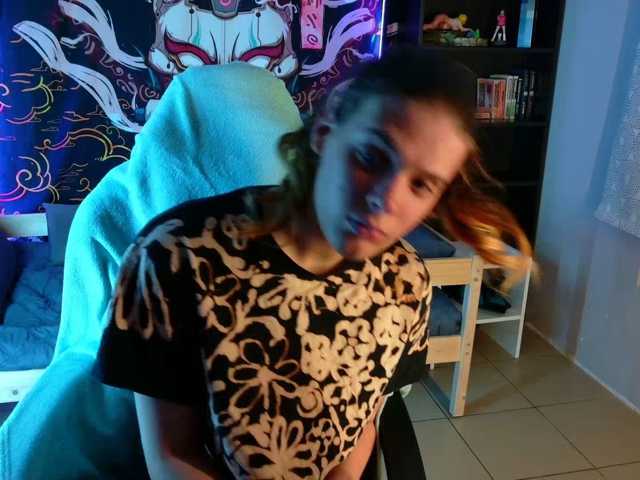 KIKIKrash live cam on BongaCams