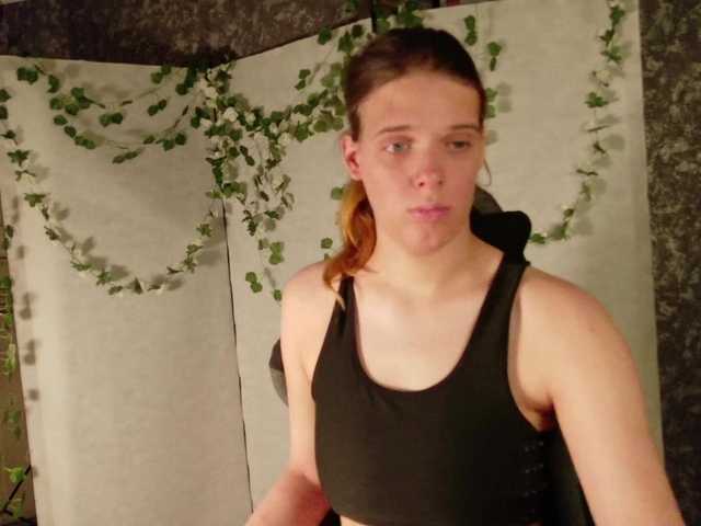 KIKIKrash live webcam show