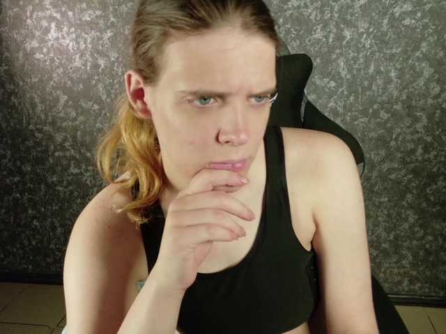 KIKIKrash live webcam show