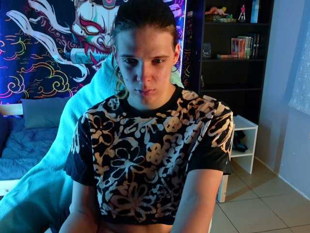 KIKIKrash live cam on BongaCams
