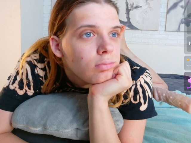 KIKIKrash live cam on BongaCams