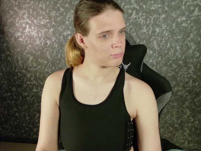 KIKIKrash live webcam show