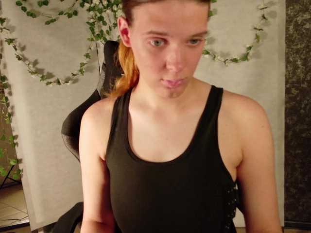 KIKIKrash live webcam show