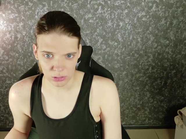KIKIKrash live webcam show