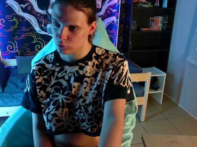 KIKIKrash live cam on BongaCams