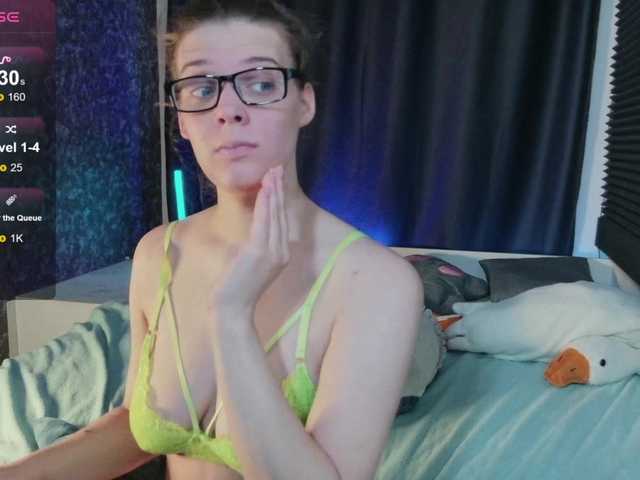 KIKIKrash live cam on BongaCams