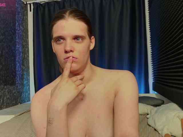 KIKIKrash webcam