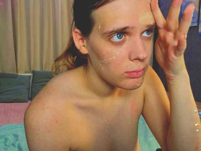 KIKIKrash webcam