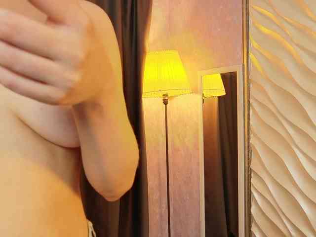 KIKIKrash webcam