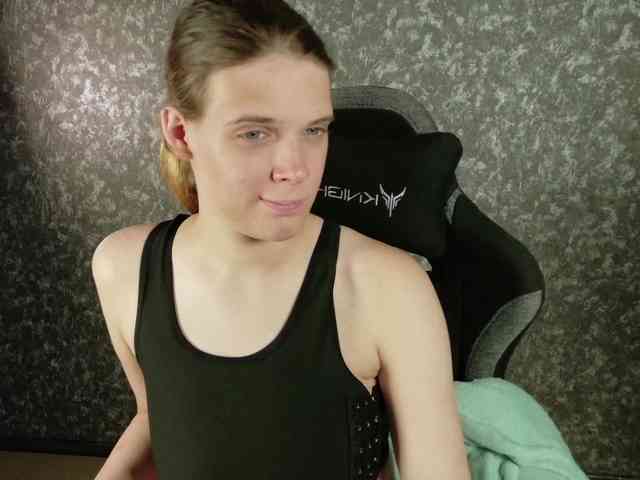 KIKIKrash webcam