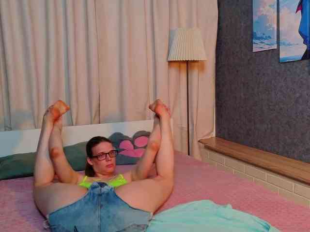 KIKIKrash webcam