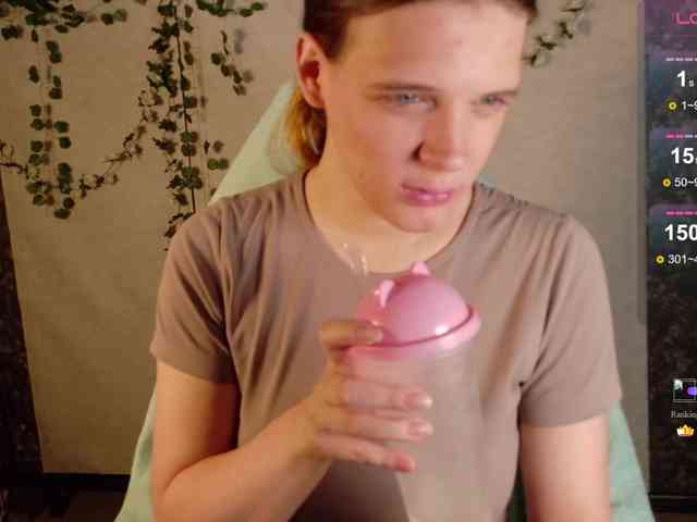 KIKIKrash webcam