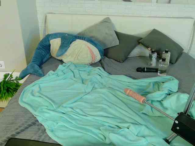 KIKIKrash webcam