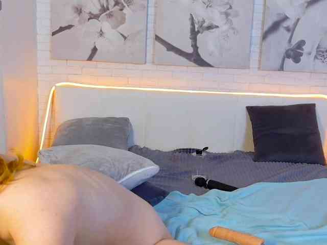KIKIKrash webcam