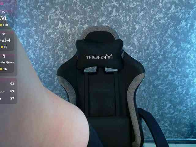 KIKIKrash webcam