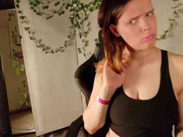 KIKIKrash webcam