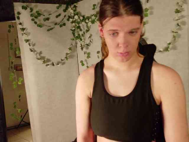 KIKIKrash webcam