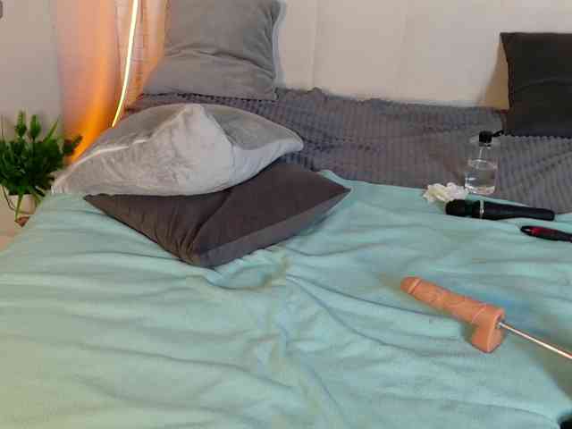 KIKIKrash webcam