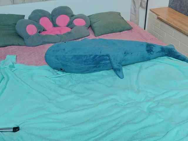 KIKIKrash webcam