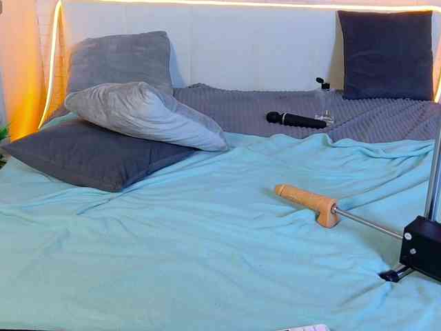 KIKIKrash webcam
