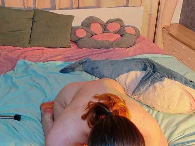 KIKIKrash webcam