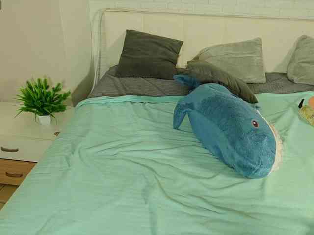 KIKIKrash webcam