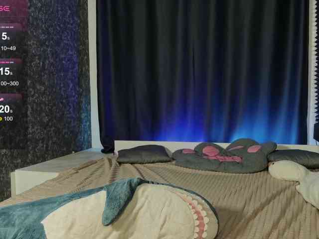 KIKIKrash webcam