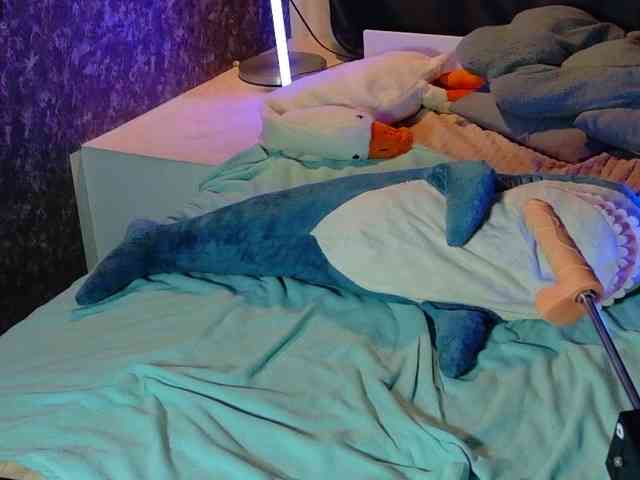 KIKIKrash webcam