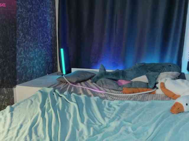 KIKIKrash webcam