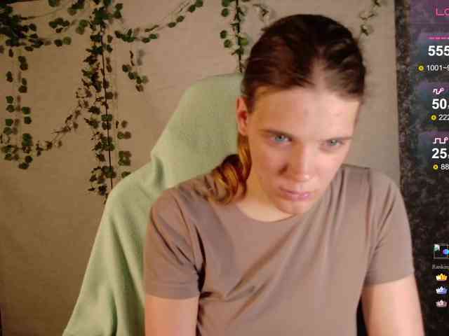 KIKIKrash webcam