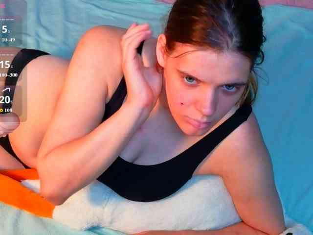 KIKIKrash webcam