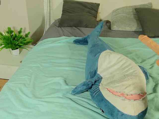KIKIKrash webcam