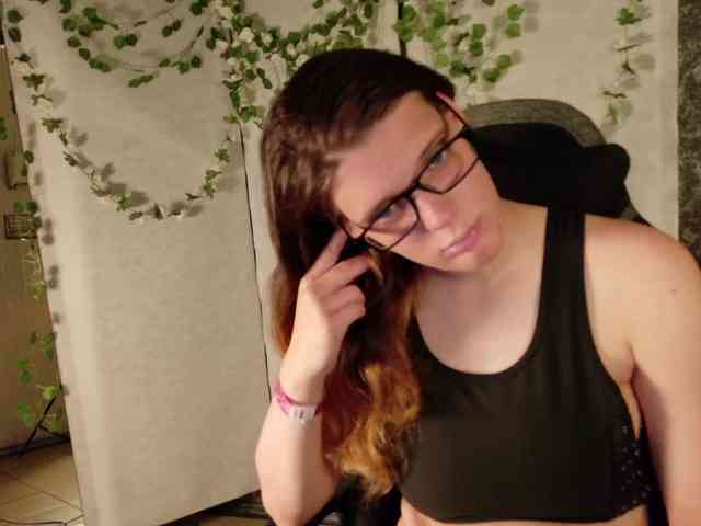 KIKIKrash webcam