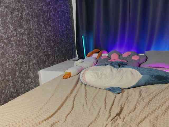 KIKIKrash webcam
